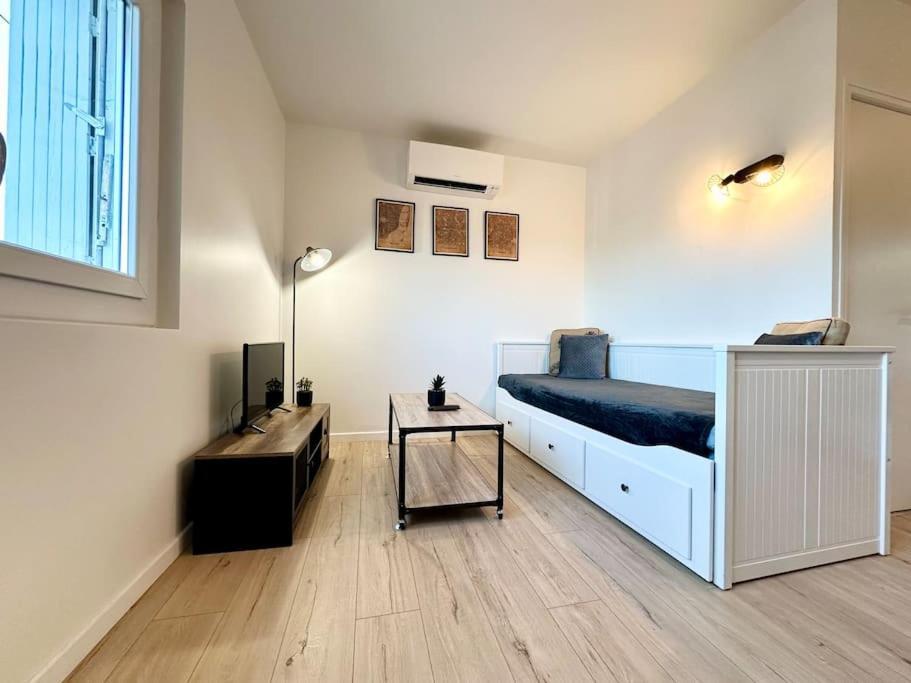 Le Clemenceau - Parking Prive - Fibre & Clim Apartment Mont-de-Marsan Bagian luar foto