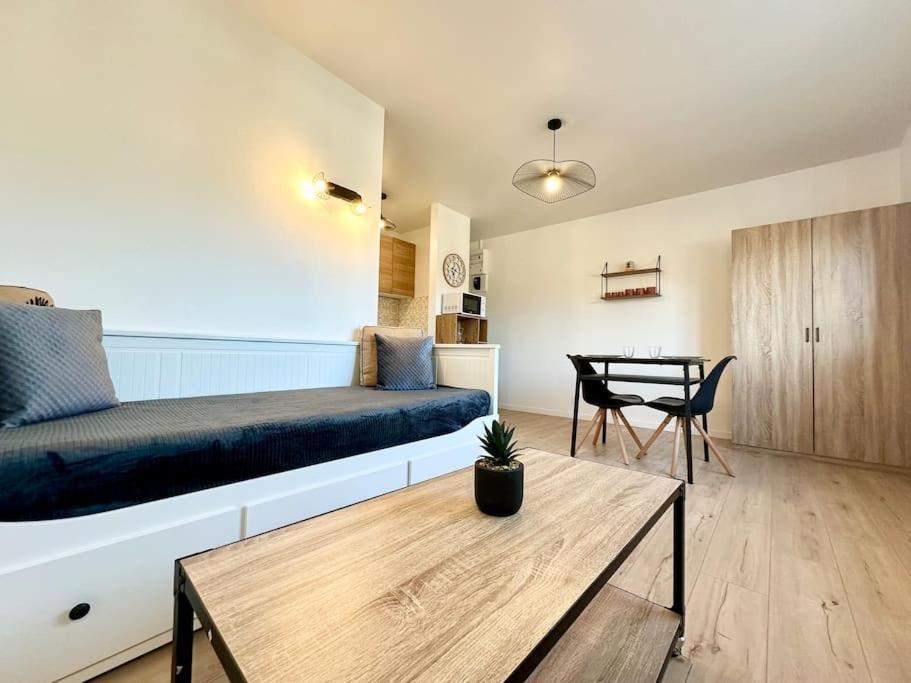 Le Clemenceau - Parking Prive - Fibre & Clim Apartment Mont-de-Marsan Bagian luar foto