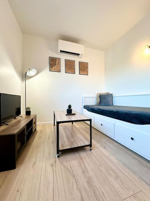 Le Clemenceau - Parking Prive - Fibre & Clim Apartment Mont-de-Marsan Bagian luar foto